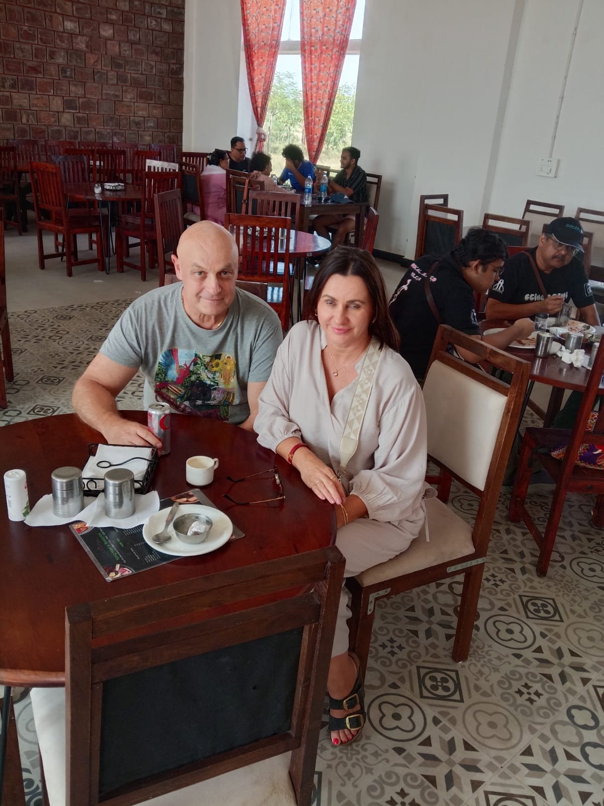 Guests dining at Konig